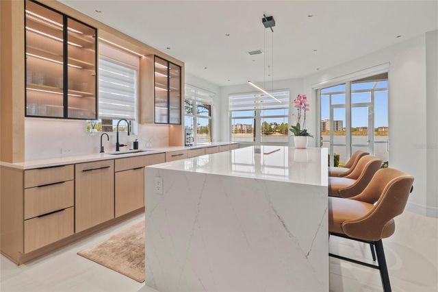 6427 MOORINGS POINT CIRCLE 101, Lakewood Ranch, FL 34202