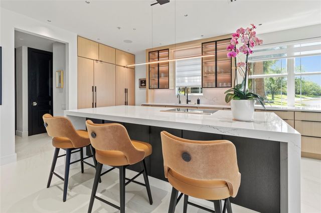 6427 MOORINGS POINT CIRCLE 101, Lakewood Ranch, FL 34202