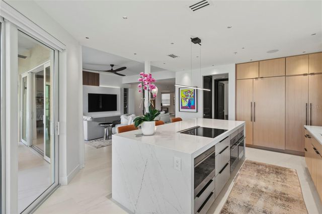 6427 MOORINGS POINT CIRCLE 101, Lakewood Ranch, FL 34202