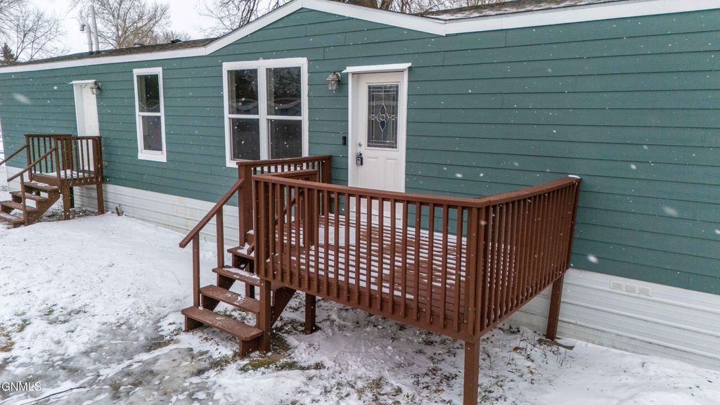 1203 Dakota Trail, Mandan, ND 58554 photo 2