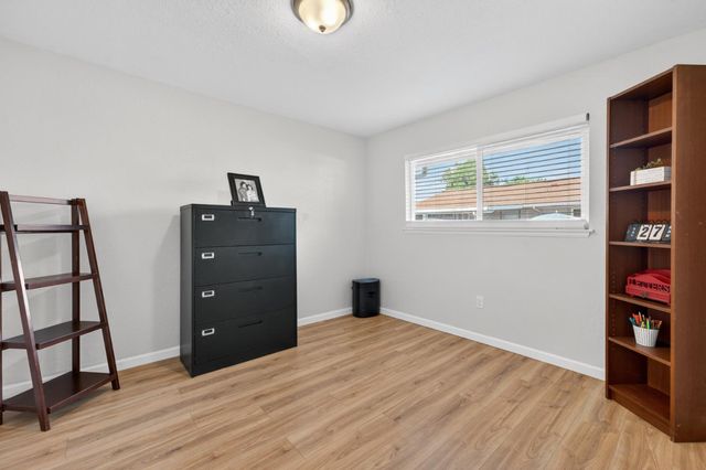 716 Winslow Dr, Yuba City, CA 95991
