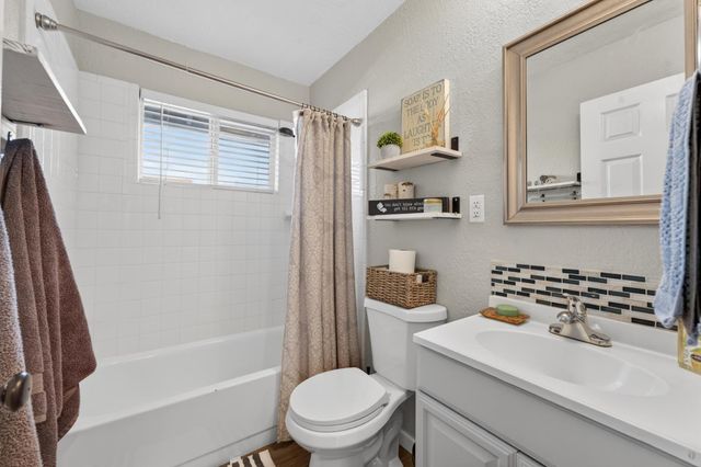 716 Winslow Dr, Yuba City, CA 95991