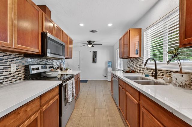 716 Winslow Dr, Yuba City, CA 95991