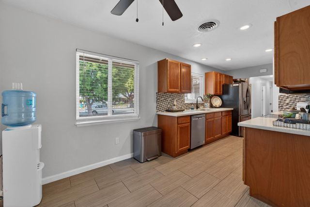 716 Winslow Dr, Yuba City, CA 95991