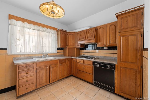 138-39 227th Street, Laurelton, NY 11413