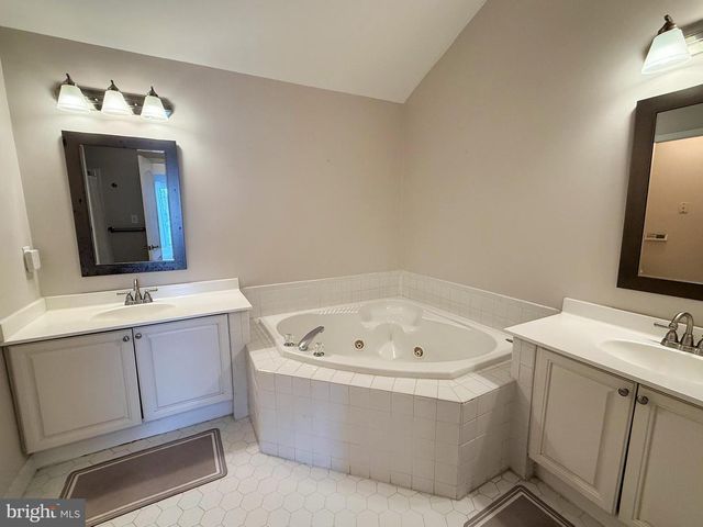 25 GRAND BANKS CIR, Marlton, NJ 08053