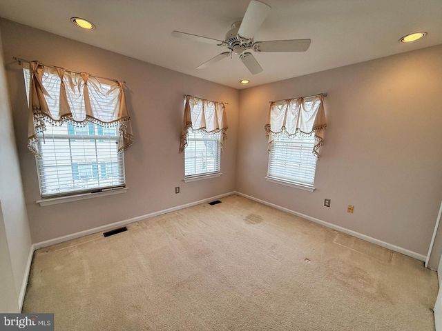 25 GRAND BANKS CIR, Marlton, NJ 08053