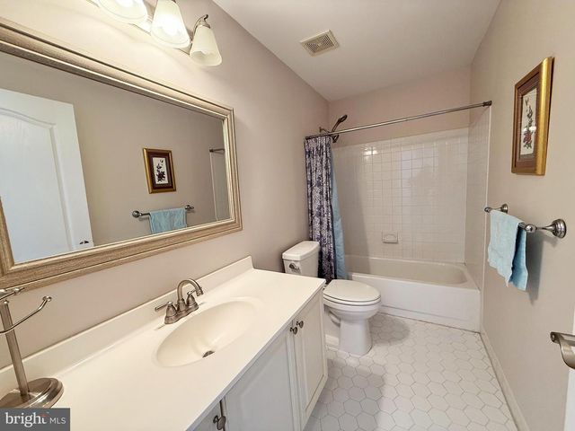 25 GRAND BANKS CIR, Marlton, NJ 08053