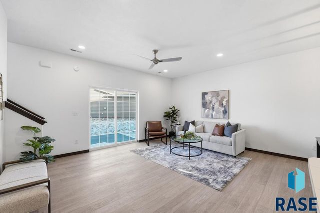 1263 N Marion Rd Road 4, Sioux Falls, SD 57107