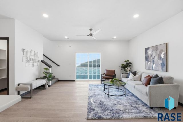 1263 N Marion Rd Road 4, Sioux Falls, SD 57107