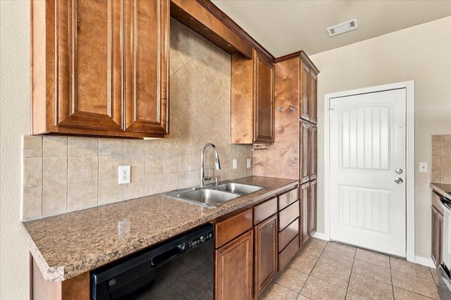 900 Parkplace Ridge, Princeton, TX 75407