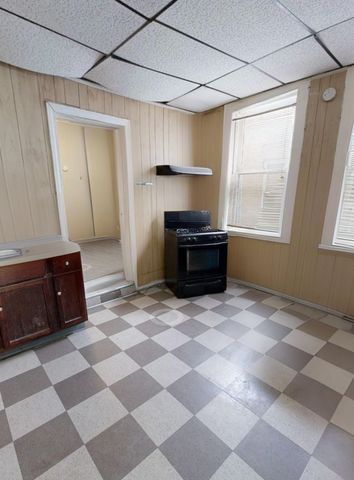 747 N HOYNE Avenue, Chicago, IL 60612