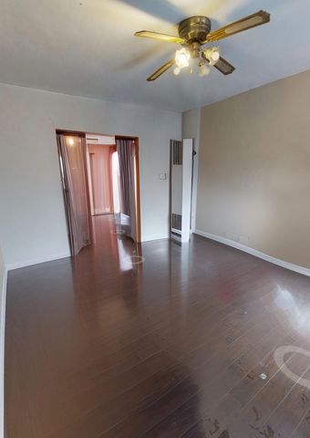 747 N HOYNE Avenue, Chicago, IL 60612