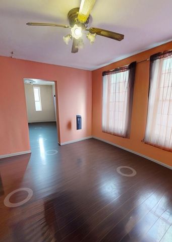 747 N HOYNE Avenue, Chicago, IL 60612