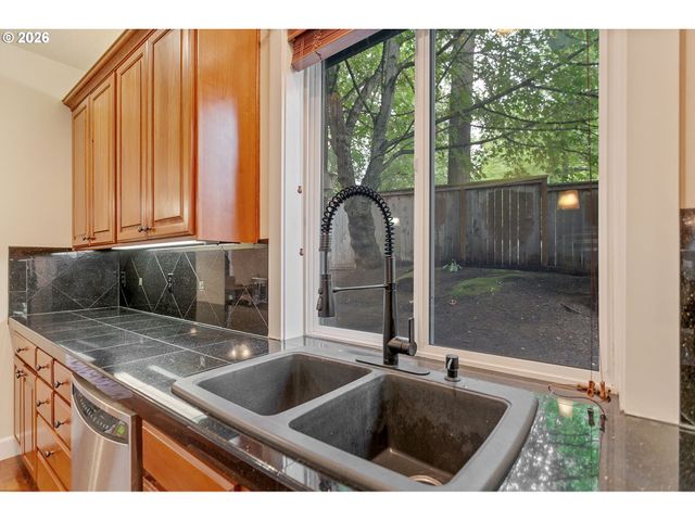2613 BEACON HILL Dr, West Linn, OR 97068