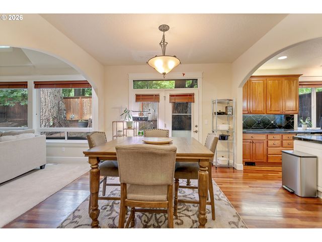 2613 BEACON HILL Dr, West Linn, OR 97068