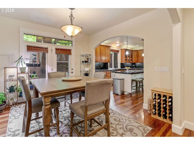 2613 BEACON HILL Dr, West Linn, OR 97068