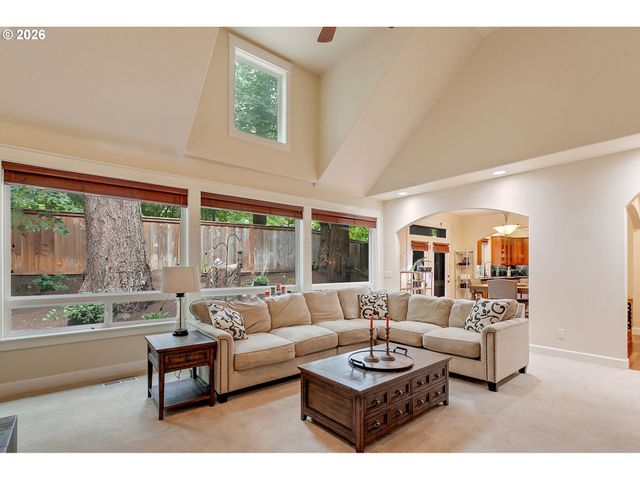 2613 BEACON HILL Dr, West Linn, OR 97068