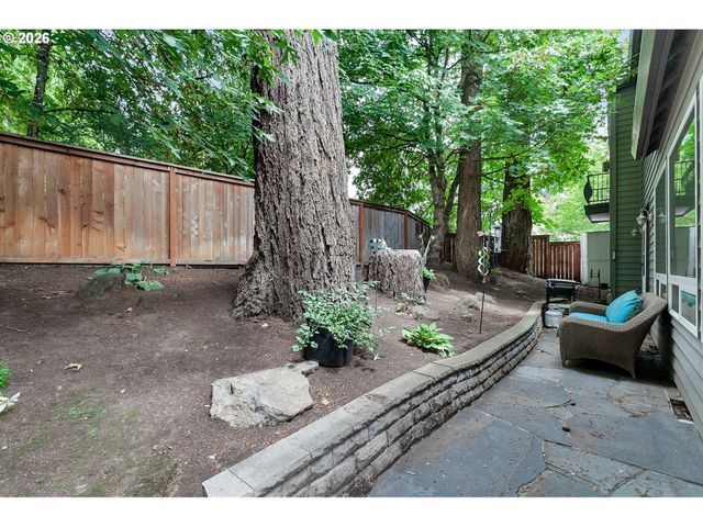 2613 BEACON HILL Dr, West Linn, OR 97068
