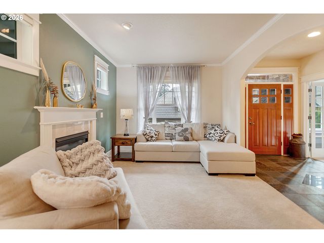 2613 BEACON HILL Dr, West Linn, OR 97068