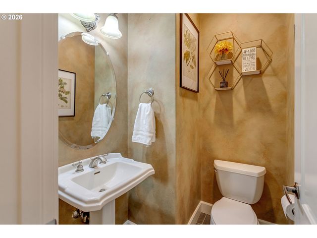 2613 BEACON HILL Dr, West Linn, OR 97068