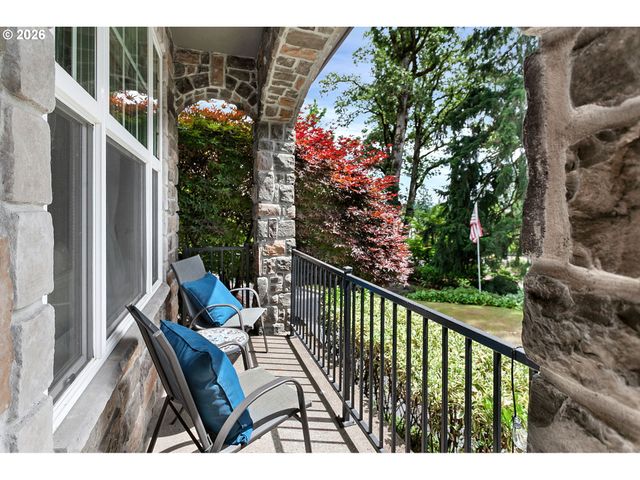 2613 BEACON HILL Dr, West Linn, OR 97068