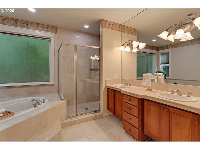 2613 BEACON HILL Dr, West Linn, OR 97068