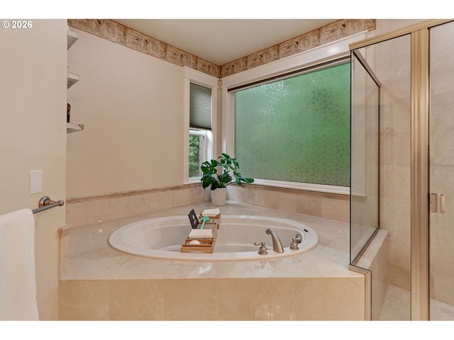 2613 BEACON HILL Dr, West Linn, OR 97068