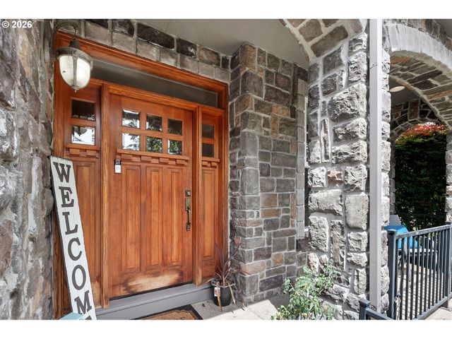 2613 BEACON HILL Dr, West Linn, OR 97068