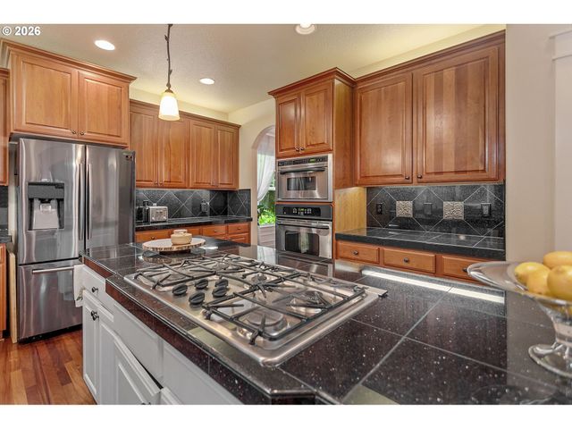 2613 BEACON HILL Dr, West Linn, OR 97068