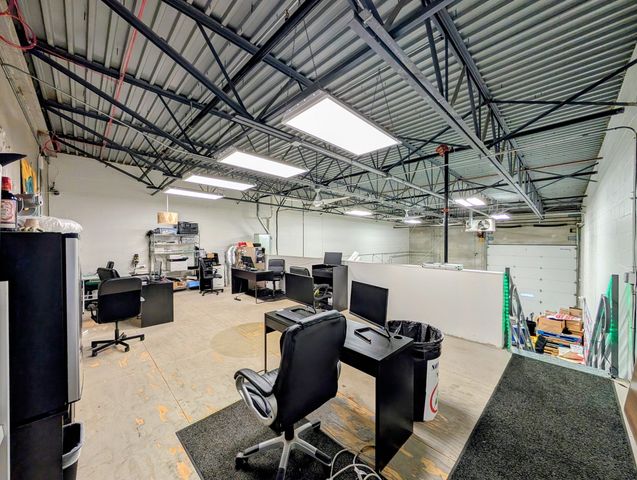 650 Willowbrook Center Parkway 205, Willowbrook, IL 60527