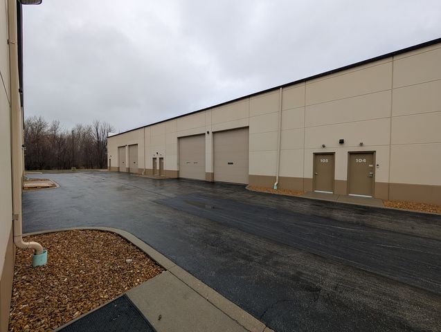 650 Willowbrook Center Parkway 205, Willowbrook, IL 60527