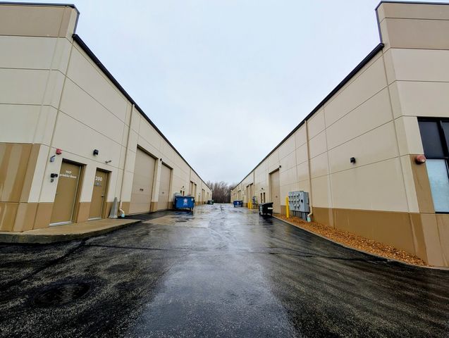 650 Willowbrook Center Parkway 205, Willowbrook, IL 60527