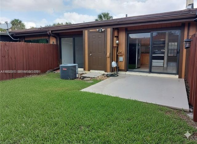 2320 Elm Ct, Pembroke Pines, FL 33026