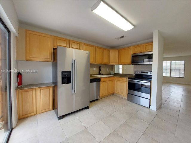 2320 Elm Ct, Pembroke Pines, FL 33026