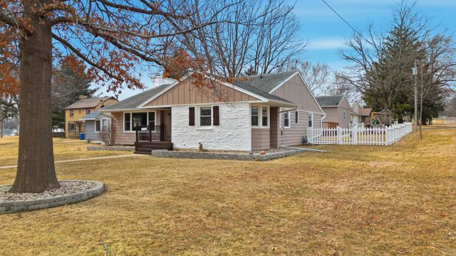 923 Institute Boulevard, Dixon, IL 61021