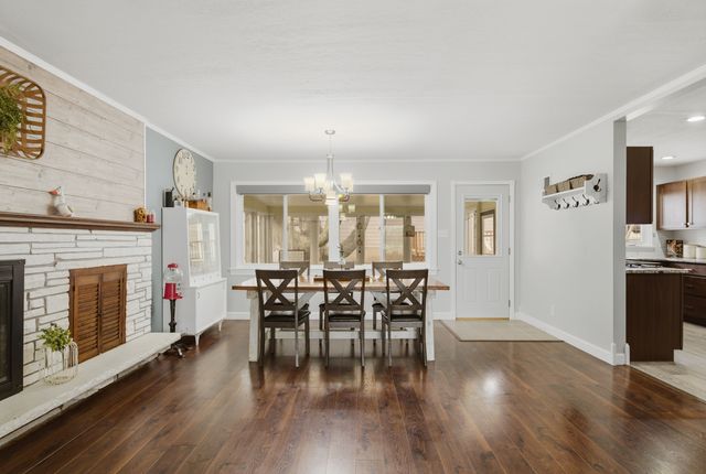 923 Institute Boulevard, Dixon, IL 61021