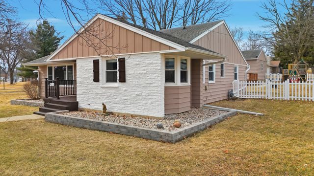 923 Institute Boulevard, Dixon, IL 61021