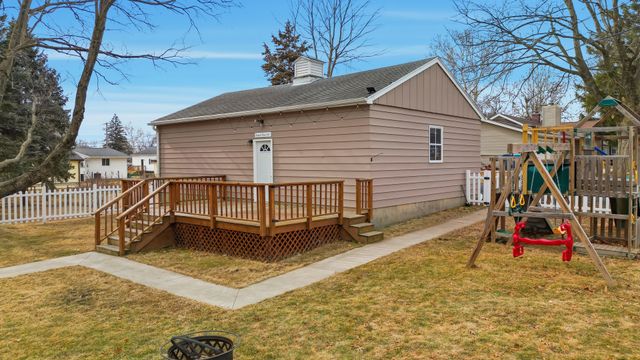 923 Institute Boulevard, Dixon, IL 61021