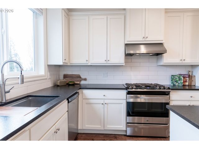 1922 Nw 114TH Ave, Beaverton, OR 97003