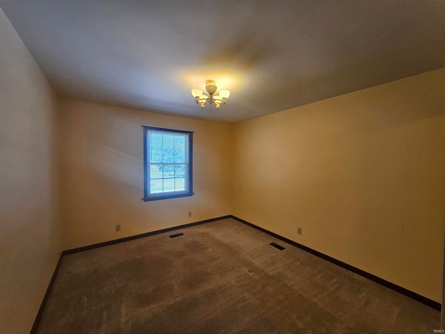 12505 Petersburg Road, Evansville, IN 47725