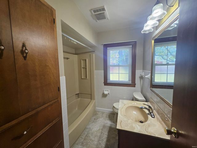 12505 Petersburg Road, Evansville, IN 47725