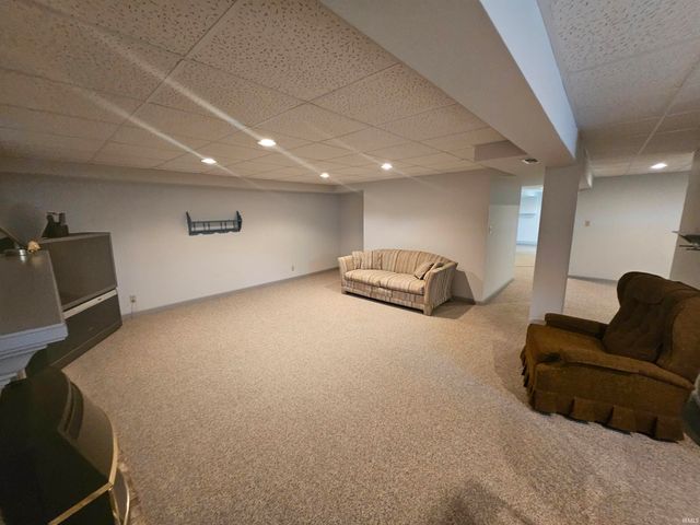 12505 Petersburg Road, Evansville, IN 47725