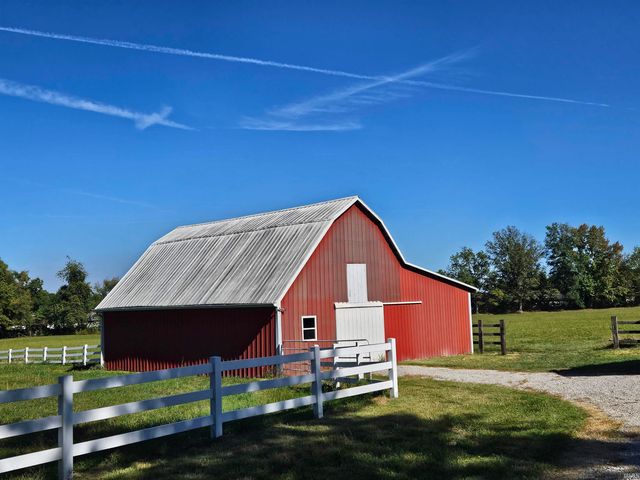 12505 Petersburg Road, Evansville, IN 47725