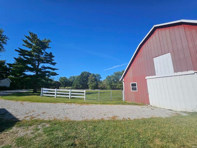 12505 Petersburg Road, Evansville, IN 47725