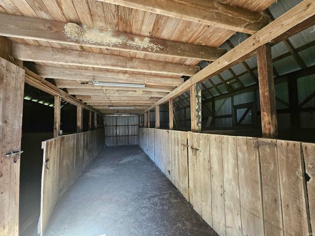 12505 Petersburg Road, Evansville, IN 47725