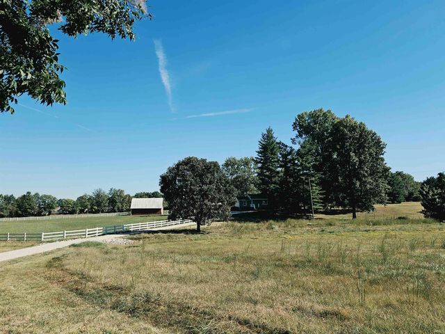 12505 Petersburg Road, Evansville, IN 47725