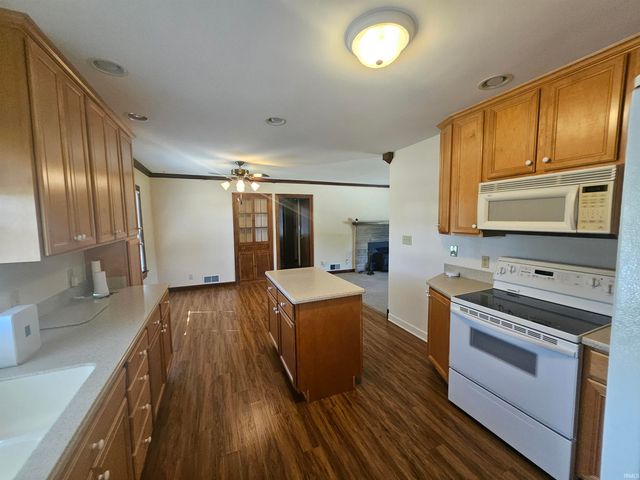 12505 Petersburg Road, Evansville, IN 47725