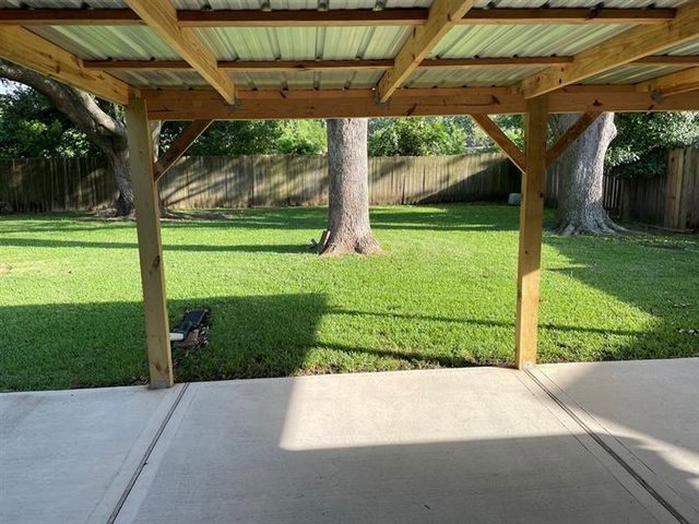 418 Elder Glen Dr, Webster, TX 77598
