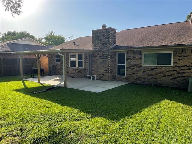 418 Elder Glen Dr, Webster, TX 77598